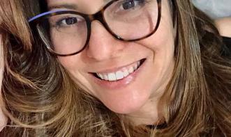 Nívia Campos Damasceno Rezende