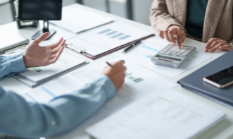 CURSO DE CAPACITAÇÃO EAD EM GESTÃO PÚBLICA E TEORIAS ADMINISTRATIVAS - 180H