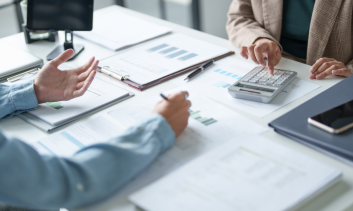 CURSO DE CAPACITAÇÃO EAD EM GESTÃO PÚBLICA E TEORIAS ADMINISTRATIVAS - 180H