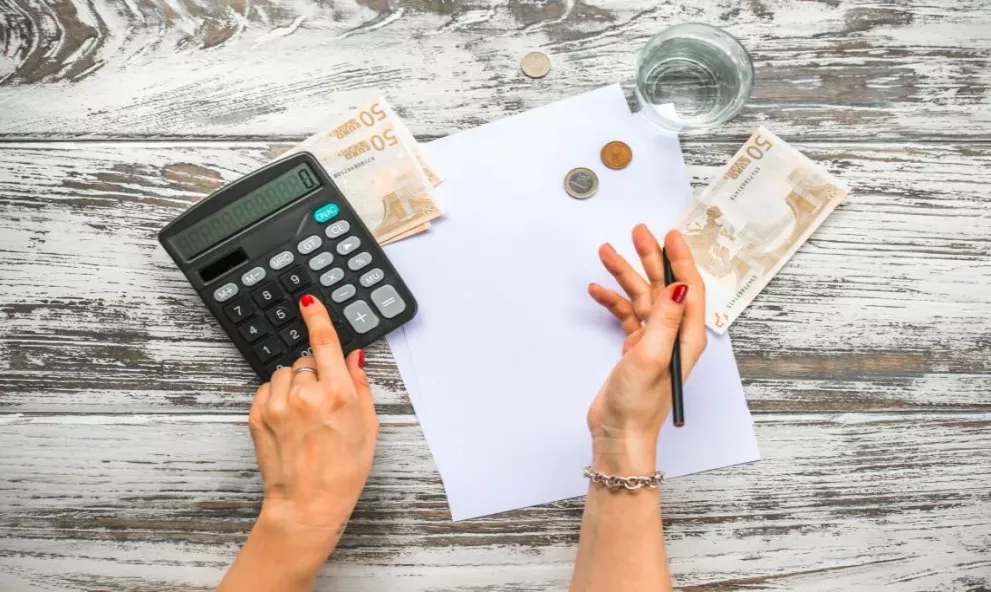 ECONOMIA E FINANÇAS