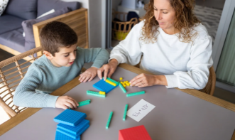 ATENDIMENTO EDUCACIONAL ESPECIALIZADO COM ÊNFASE EM AUTISMO