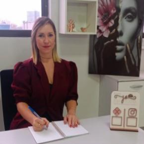 Prof.ª Camila Gonçalves